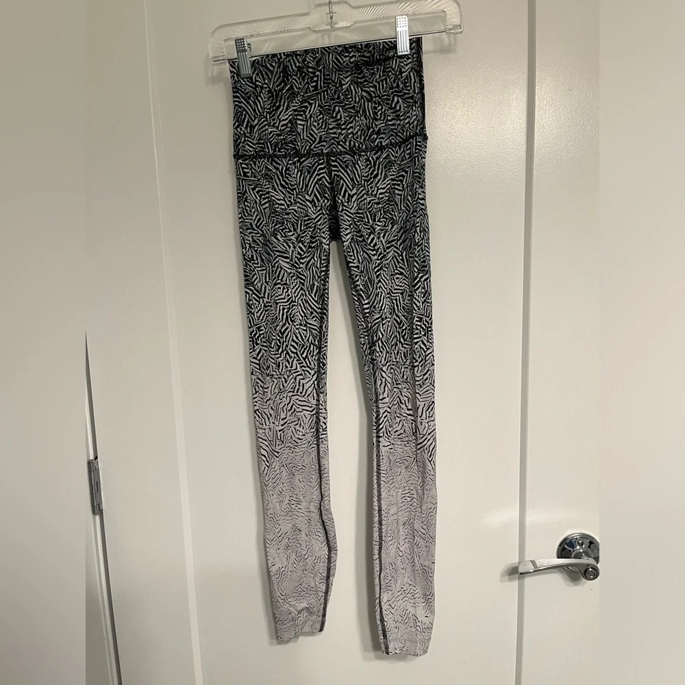 Lululemon Wunder Under Leggings Dazzle Nulux Alpine White Black, Size 4